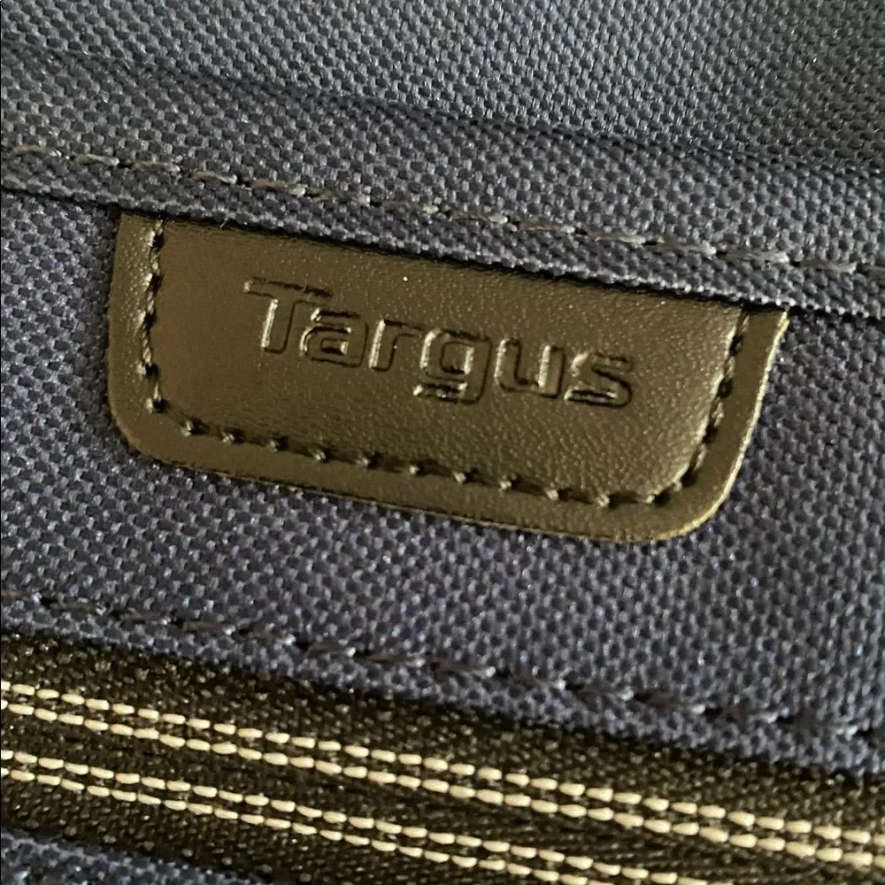 NWOT Targus 17” Navy Laptop Bag